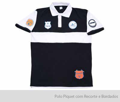 camisa com logotipos